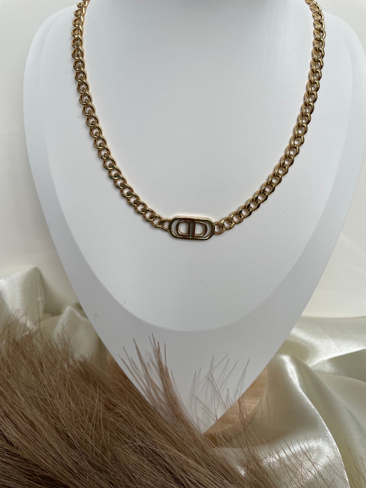 Collier A L B A N E